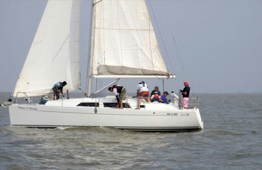 luxury yacht in mumbai