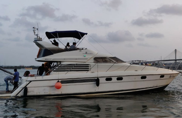 luxury yacht in mumbai